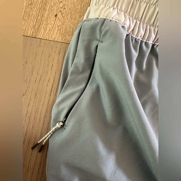 Vuori dash short in light cloud size XS. - Picture 4 of 6